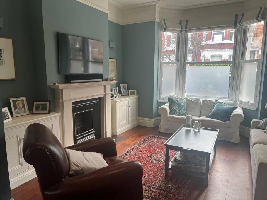 Four Bedroom Modern Victorian Wandsworth House Londres Exterior foto